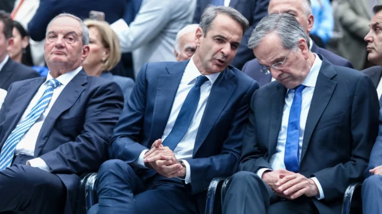 Το βιβλίο Στυλιανίδη φέρνει στον ίδιο χώρο Μητσοτάκη, Σαμαρά και Καραμανλή