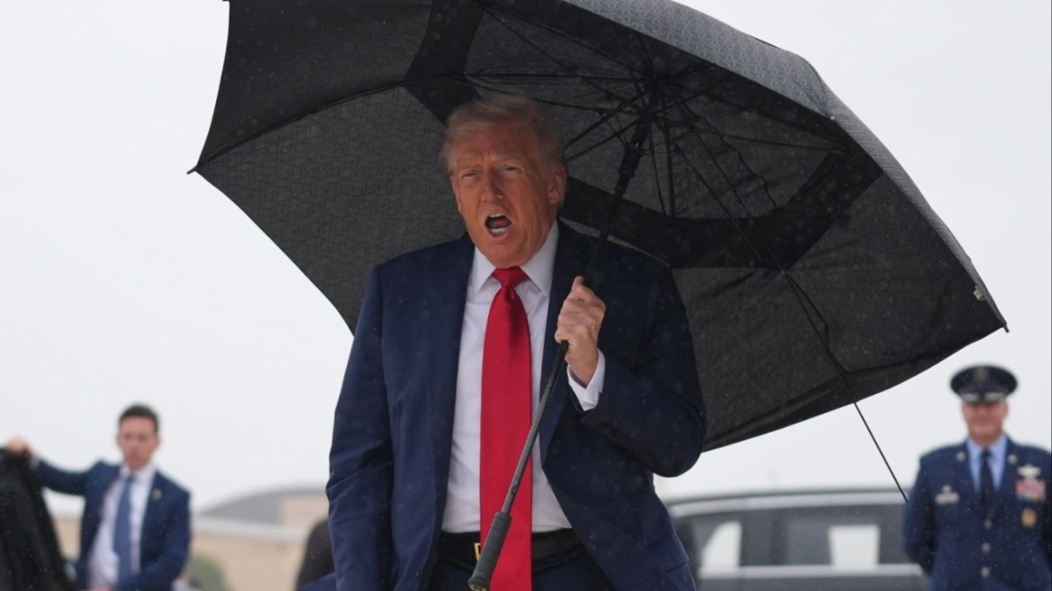 trump_obrella