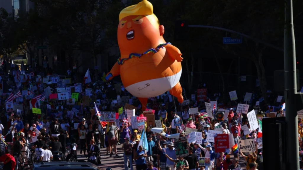 trump_protest_no_king