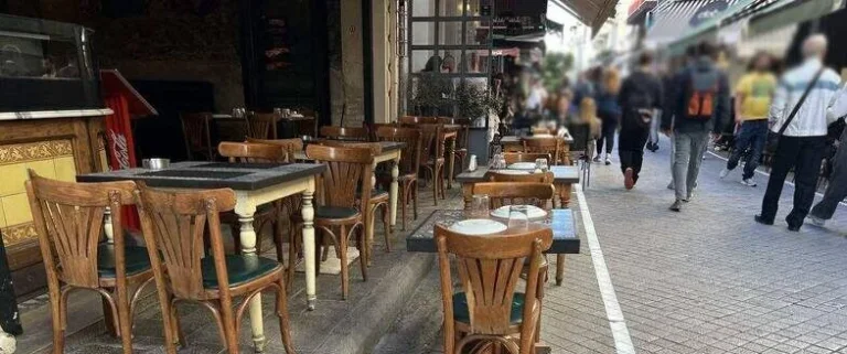 Πάτρα: Διπλή χρήση στη Ρήγα Φεραίου- Πάνω στον πεζόδρομο θα μπουν τραπέζια