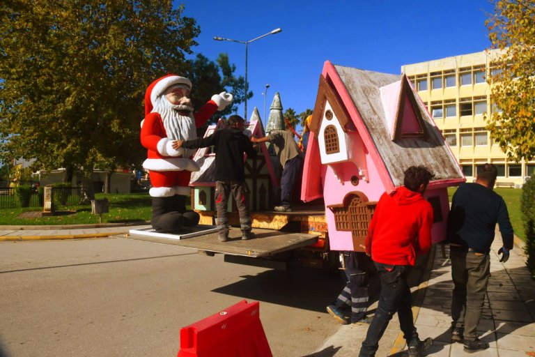 Πάτρα: Ο Δήμος στολίζει και τα Νοσοκομεία - φωτό