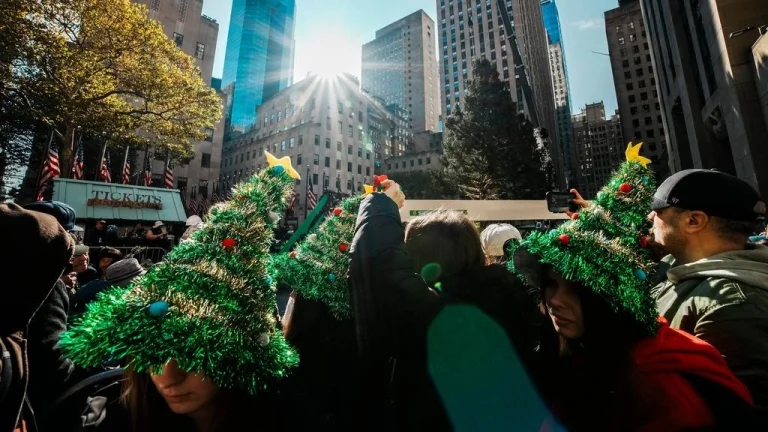 Οι Αμερικανοί αναμένεται να ξοδέψουν ένα ποσό ρεκόρ αυτές τις γιορτές