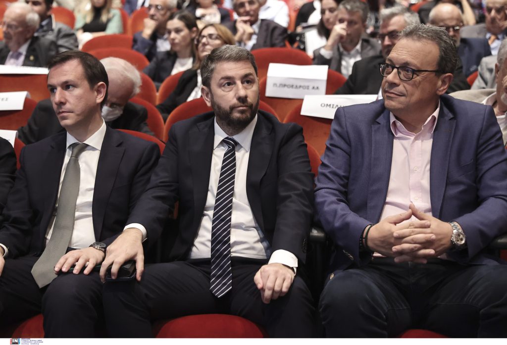 Οι «κολλημένες» βελόνες της Κεντροαριστεράς PASOK-SYRIZA