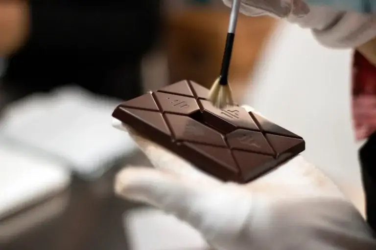 cleaning-a-to-ak-bar_copyright_to-ak-chocolate-1-768x512