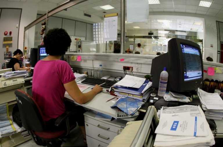 Ποιες αυξήσεις θα δουν οι δημόσιοι υπάλληλοι το 2026