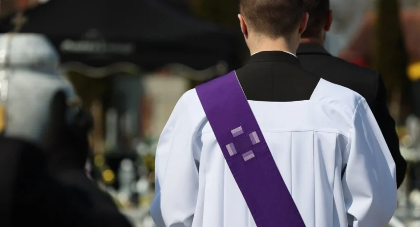 katholikos_iereas1-rdofv1wqnsx20fz98ctixddlgs6y43cudomo9o5vg8