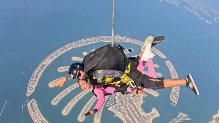 Η Ναυσικά Παναγιωτακοπούλου τράβηξε όλα τα βλέμματα κάνοντας ελεύθερη πτώση από αεροπλάνο στο Ντουμπάι