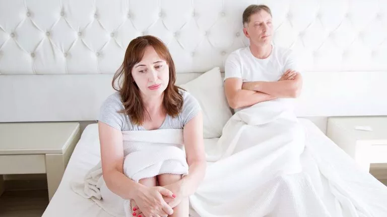 Σεξ μετά τα 40: Πόσο δυσκολεύει τις γυναίκες; Τα βασικά προβλήματα