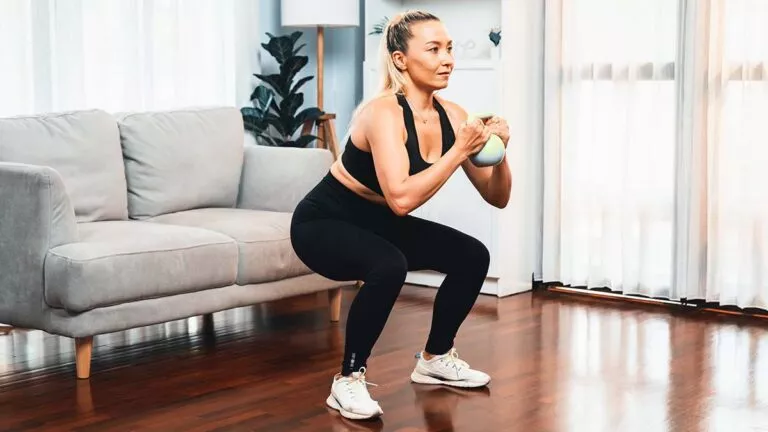 squat_senior_2390574395-768x432