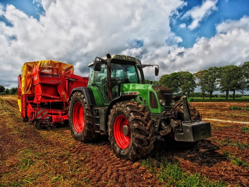 tractor-385681_1280-1024x768