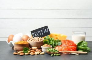 Γιατί ξαφνικά τα ράφια των σούπερ μάρκετ γέμισαν με προϊόντα με έξτρα πρωτεΐνη; Γιατί ξαφνικά τα ράφια των σούπερ μάρκετ γέμισαν με προϊόντα με έξτρα πρωτεΐνη;