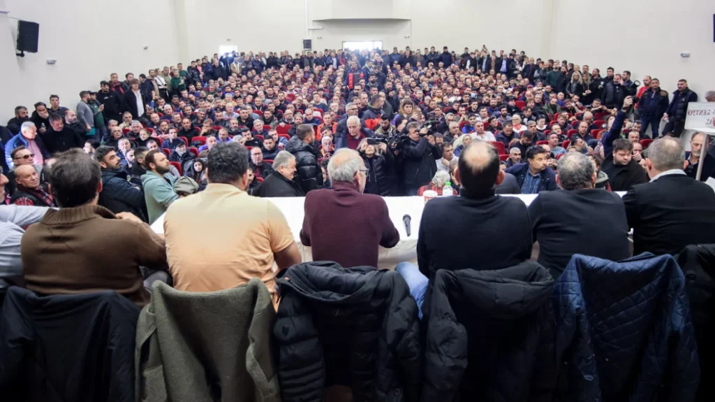 Δεν πάνε οι αγρότες στη συνάντηση της Δευτέρας στο Μαξίμου, σχεδιάζουν κλιμάκωση των μπλόκων, ετοιμάζουν λίστα με αιτήματα 55-57