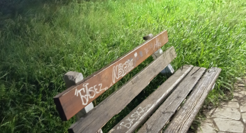 Πάτρα: Εγκατάλειψη στην Πλατεία Ψαροφαϊου - φωτό Screenshot-2025-12-12-210943-rg288t3xjkcybq9xva4zx1jjp7gz837wga4i7tv69k