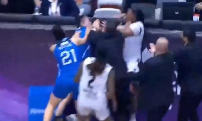 Τουρκία: Άγριο ξύλο σε αγώνα μπάσκετ γυναικών – Απίστευτο βίντεο