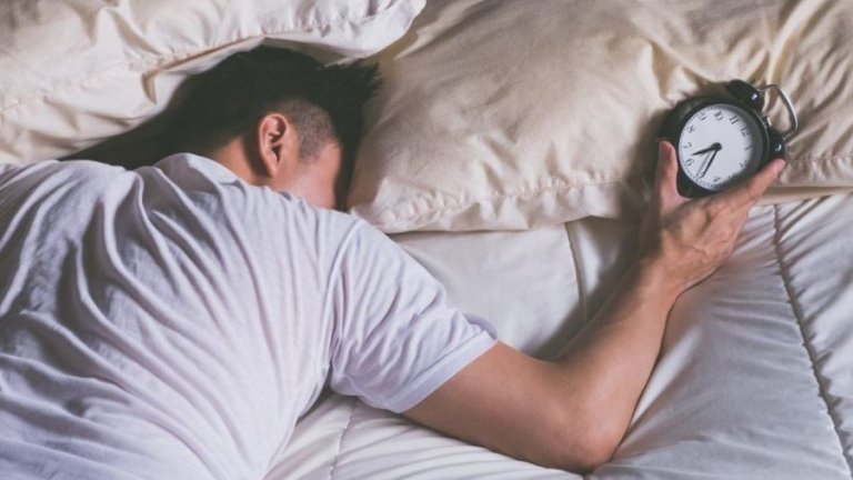 Οι επιστήμονες προειδοποιούν: Η «αναπλήρωση ύπνου» τα Σαββατοκύριακα είναι μύθος