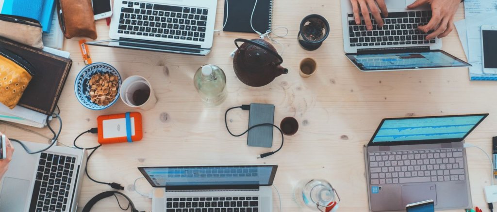 Voucher 200 ευρώ: Ποιοι και πώς θα το λάβουν – Οι καταληκτικές ημερομηνίες για τις αιτήσεις και την εξαργύρωση epixeiriseis-1-1