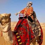 Εξερευνήτρια γίνεται ο πρώτος άνθρωπος που διέσχισε περπατώντας τη Σαουδική Αραβία Εξερευνήτρια γίνεται ο πρώτος άνθρωπος που διέσχισε περπατώντας τη Σαουδική Αραβία