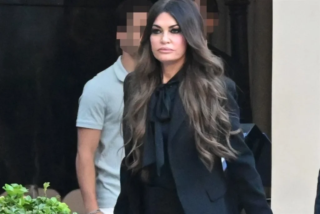 «Τσακώσαμε» την Κίμπερλι Γκίλφοϊλ στο κέντρο της Αθήνας – Δείτε πόσο κοστίζει η τσάντα που κρατούσε kimperli21136-1068x713