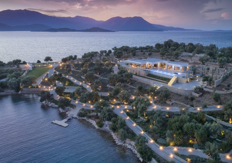 Μεγανήσι: Πώς τρεις γενιές της οικογένειας Σκλαβενίτη συνέβαλαν στην ανάπτυξη του νησιού