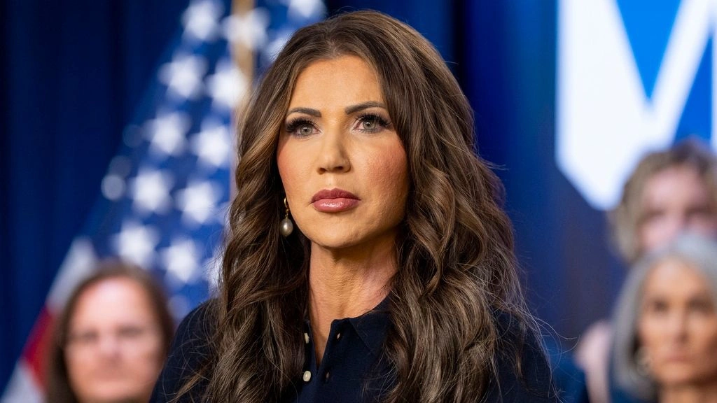 ΗΠΑ: Να «παγώσει» το πρόγραμμα χορήγησης βίζας μέσω λοταρίας ζήτησε η υπουργός Εσωτερικής Ασφάλειας