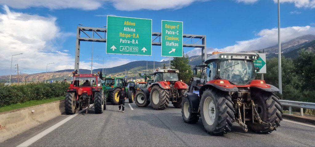 Πάτρα: Εκλεισαν την περιμετρική οι αγρότες του Ερύμανθου - Ενταση με αστυνομικούς - φωτο και βίντεο photo_2025-12-08_13-11-20