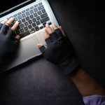 Ελλάδα: Συνελήφθη άνδρας για υποκίνηση αυτοκτονίας και αναρτήσεις υπέρ της κακοποίησης γυναικών Ελλάδα: Συνελήφθη άνδρας για υποκίνηση αυτοκτονίας και αναρτήσεις υπέρ της κακοποίησης γυναικών