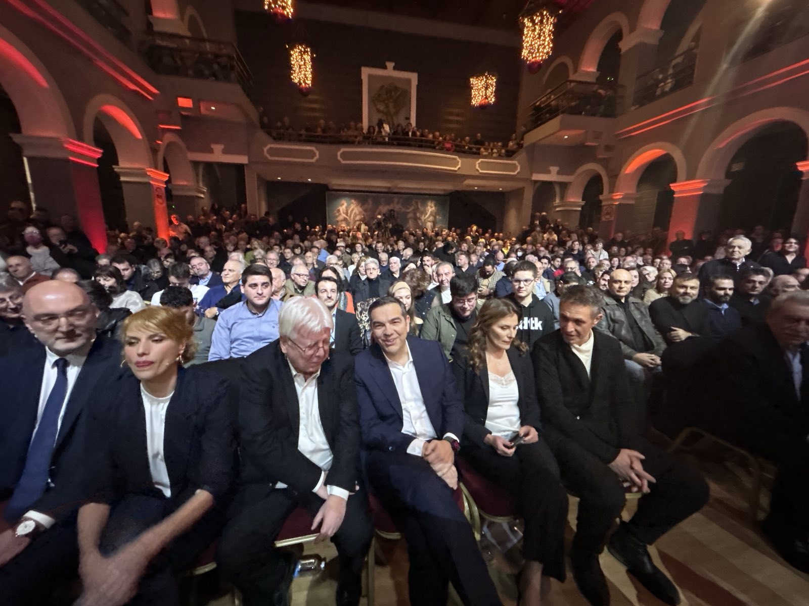 Ειδήσεις και νέα για Πάτρα , Δυτική Ελλάδα ΠΑΤΡΑ – ΦΩΤΟ & ΒΙΝΤΕΟ από τη χθεσινή εκδήλωση Τσίπρα στο κατάμεστο Royal | Όλη η ομιλία