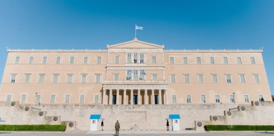 vouli-agnostos-stratiotis-873x432