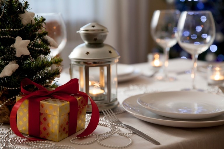 Πόσο θα κοστίσει φέτος το χριστουγεννιάτικο τραπέζι (πίνακες) xrisrtoygenniatiko-trapezi-2025-123rf-768x512