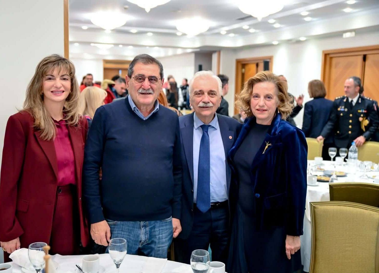 Πάτρα - Δ. Ελλάδα 1111111111-4