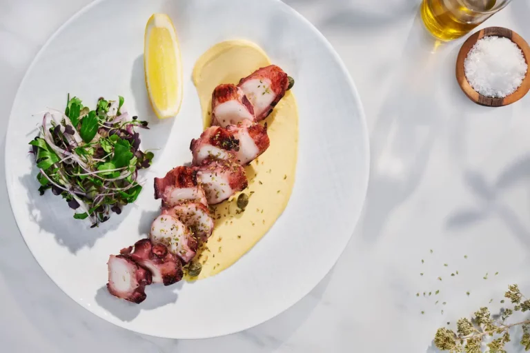 Milos-Xtapodi-768x512