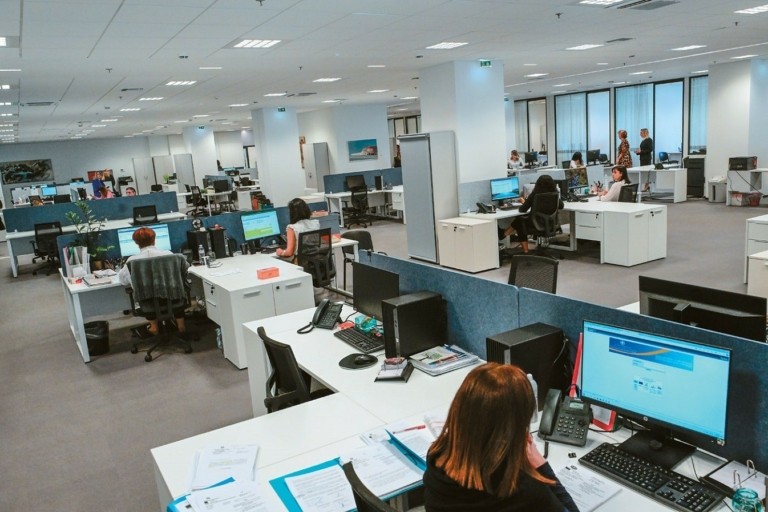 dimosioi-ypalliloi-aade-eurokinissi-768x512