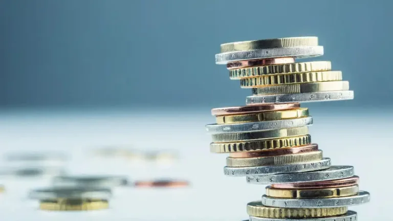 ΙΟΒΕ: Διατηρεί εκτίμηση για ανάπτυξη στο 2,2% και προειδοποιεί για τις προκλήσεις στο διεθνές περιβάλλον