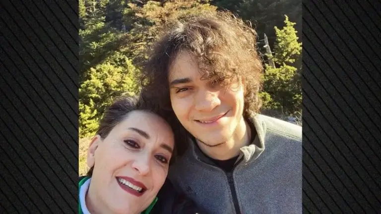 Η σπάνια φωτογραφία της Πατρινής  Ηρώς με τον γιο της: Τον αγαπάω από δω ως τον ουρανό και πάλι πίσω, έγραψε