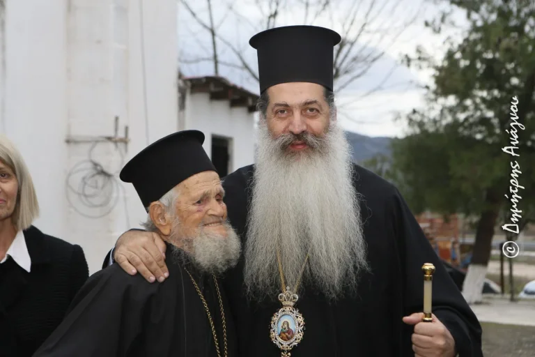 Συγκίνηση με τον Ιερέα που έκλεισε τα 100 και συνεχίζει να ιερουργεί! (ΦΩΤΟ)