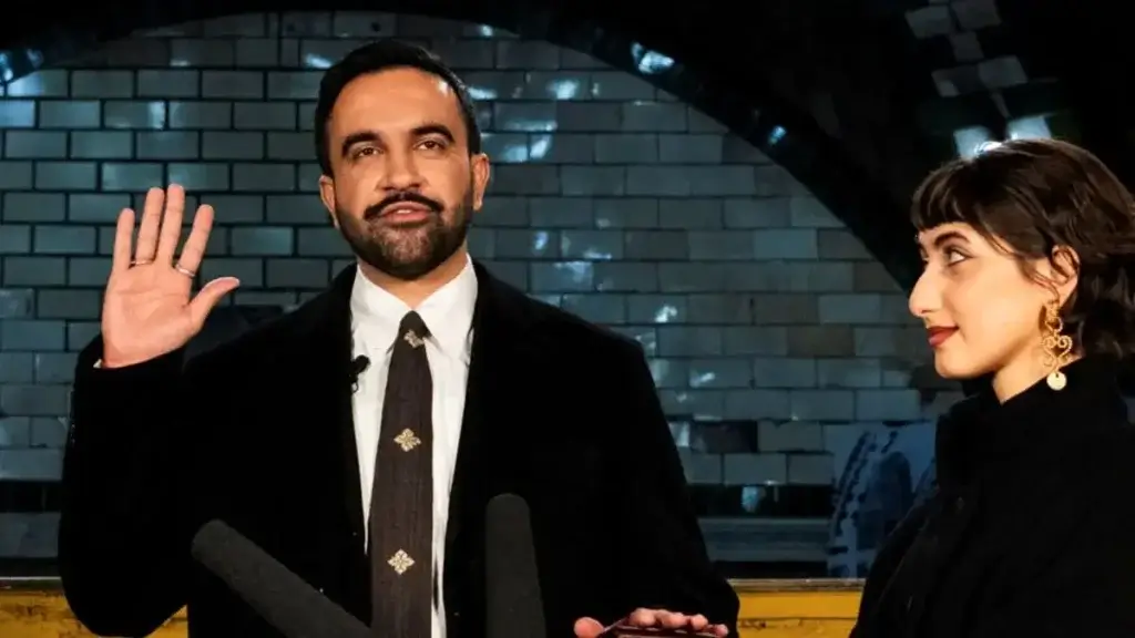 Ο Ζοχράν Μαμντάνι είναι και επίσημα δήμαρχος της Νέας Υόρκης – Ο όρκος στο Κοράνι που κρατούσε η σύζυγός του