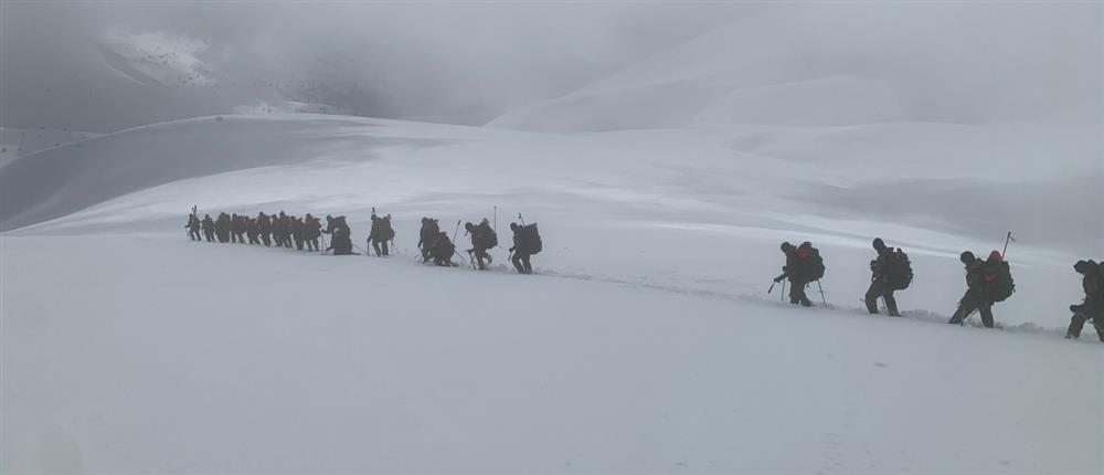 Βελούχι: Συνεχίζονται οι έρευνες για τον 74χρονο ορειβάτη – Δύσκολες οι συνθήκες λόγω καιρού