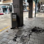 Κατέστρεψαν ανθοστήλες του Open Mall στην Κορίνθου (ΦΩΤΟ) Κατέστρεψαν ανθοστήλες του Open Mall στην Κορίνθου (ΦΩΤΟ)