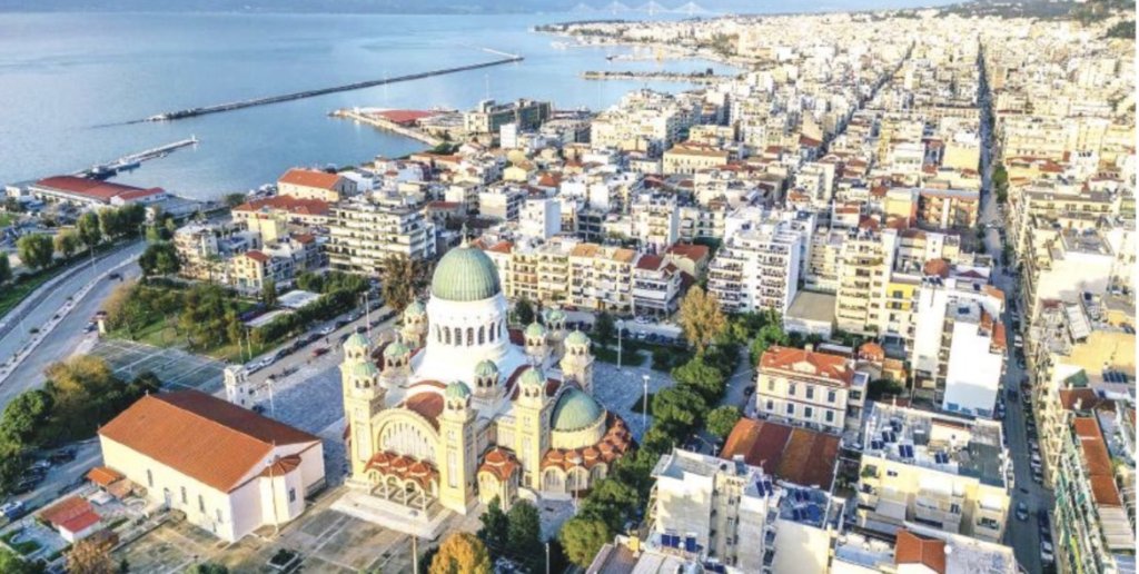 Η θλιβερή οικονομική σύγκριση Πάτρας και Αθήνας – Μισό το εισόδημα αλλά ίδιες οι τιμές