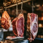 Στην κορυφή της τροφικής πυραμίδας και της ακρίβειας – Πόσο θα ανέβουν ακόμα οι τιμές στο μοσχαρίσιο κρέας