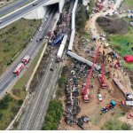 Τέμπη: Τα δέκα λεπτά που χώρισαν την ζωή από τον θάνατο για έναν πατέρα και μια κόρη