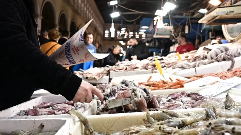 Καθαρά Δευτέρα 2026: Πόσο θα κοστίσει το φετινό σαρακοστιανό τραπέζι – Έως 16% αυξήσεις στα θαλασσινά