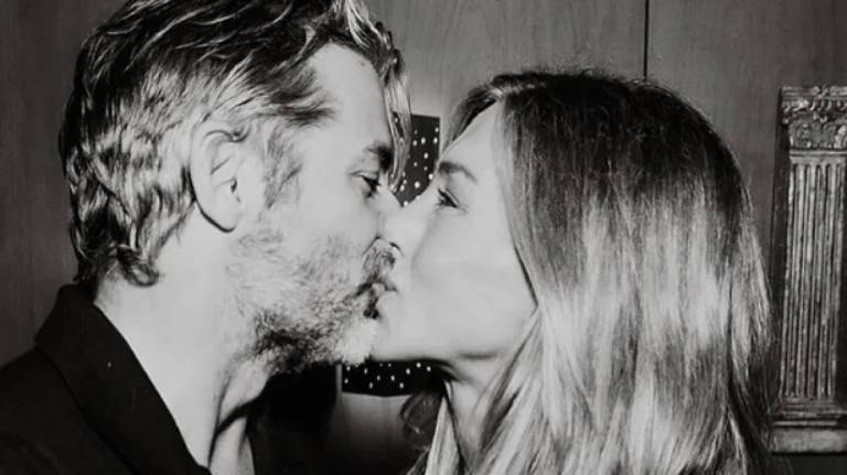 Το φιλί στο στόμα της Τζένιφερ Άνιστον με τον σύντροφό της για τα 57α γενεθλιά της, δείτε φωτογραφία