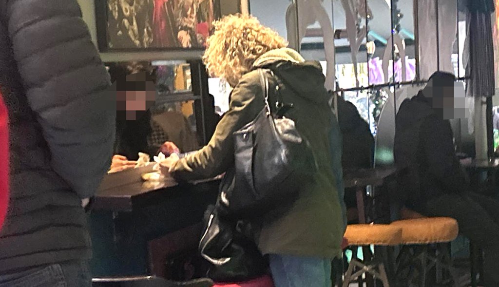 Έφοδος σε καρναβαλικά στέκια της Πάτρας: Δεν ήταν… μεταμφιεσμένοι οι εφοριακοί