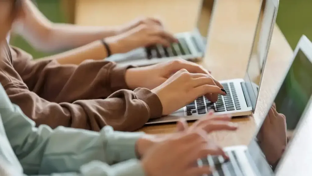 istock-2140836981-1200x675