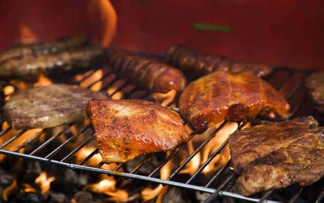 kreas-tsiknopempti-psito-sta-karbouna