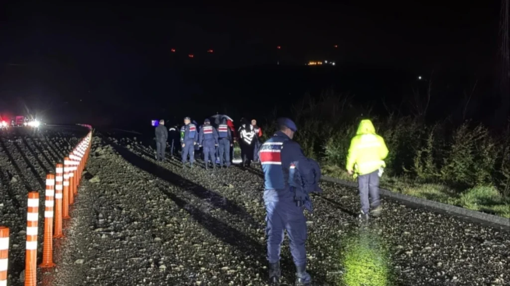 Βίντεο: Συνετρίβη F-16 της τουρκικής Πολεμικής Αεροπορίας στο Μπαλίκεσιρ, νεκρός ο πιλότος mixcollage-25-feb-2026-02-24-am-174