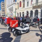 Πάτρα: Οι ντελιβεράδες… πήγαν Πλατεία! Εντονες διαμαρτυρίες – βιντεο