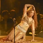 Shakira: Η θεαματική τούμπα στη σκηνή τη στιγμή που τραγουδούσε το «Si Te Vas»