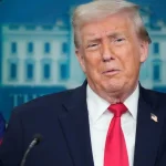 Υπόθεσε Έπσταϊν: Ντοκουμέντα που αφορούν τον Τραμπ μπορεί να αφαιρέθηκαν από το φάκελο – Αρχίζει η επανεξέταση από το υπουργείο Δικαιοσύνης